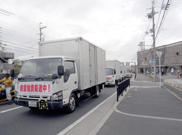 東日本大震災被災地へ救援物資を搬送の様子